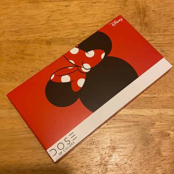 Limited Edition Dose of colors x Disney Eyeshadow Palette - Picture 4 of 5